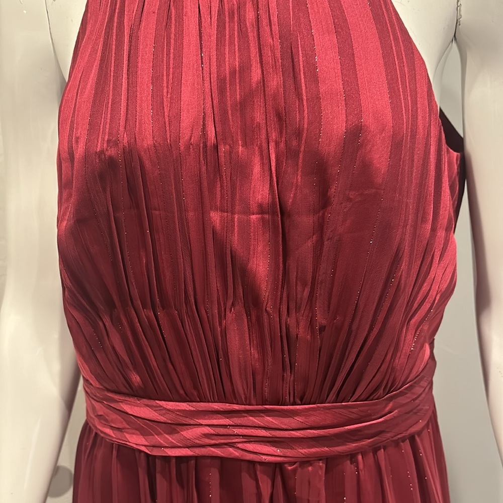 NWOT Mac Duggal burgundy tiered halter gown - Picture 5 of 16